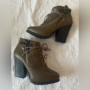 Smoky gray heeled bootie- Paris Hilton size 8. Never worn.